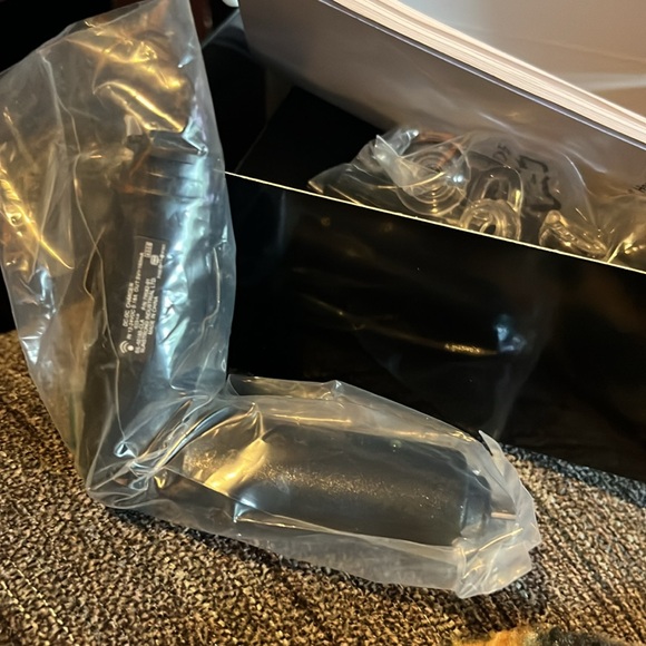 Mini Bluetooth hands free headset from original Mini BMW Group - Picture 7 of 11